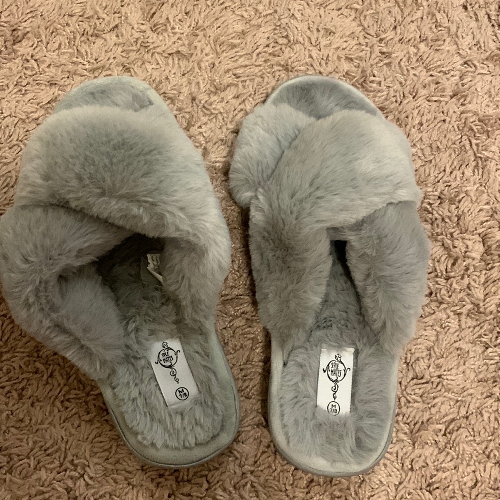 Grey Memory Foam Slippers Sz 7/8